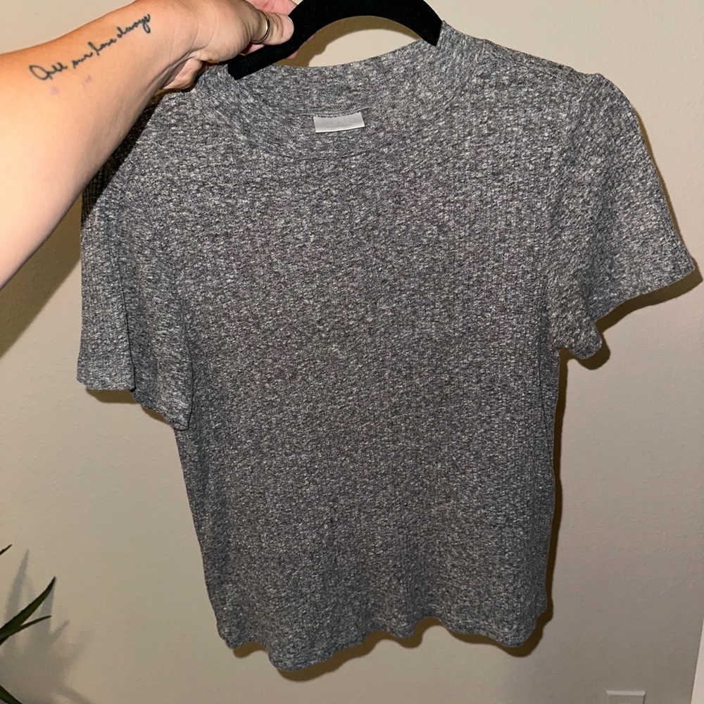 Turtle neck short sleeve shirt